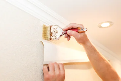 Pose de papier peint à Cordesse — revêtements muraux et toiles de verre